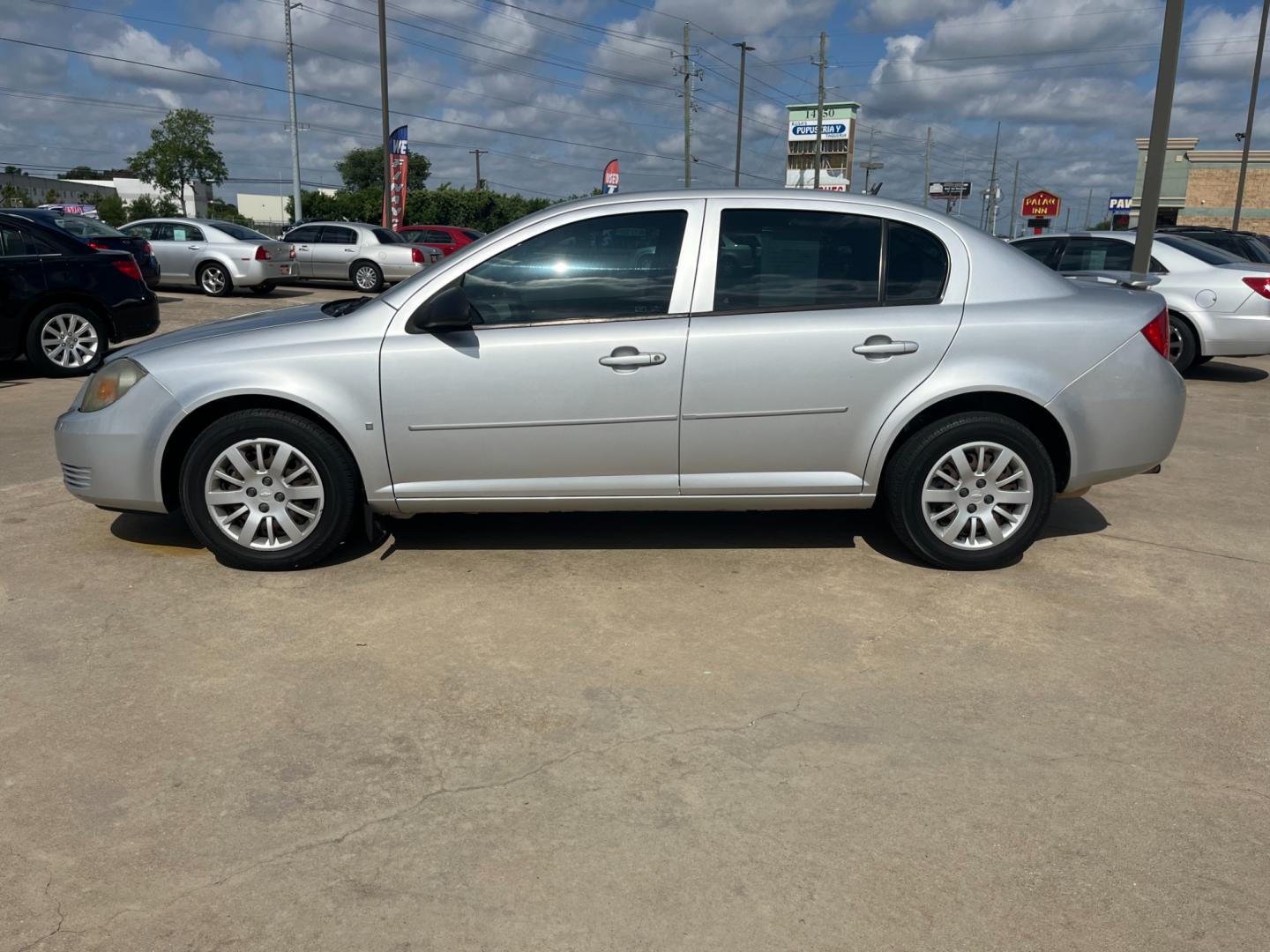 2009 SILVER /black Chevrolet Cobalt LS Sedan (1G1AS58H697) with an 2.2L L4 DOHC 16V engine, 4-Speed Automatic Overdrive transmission, located at 14700 Tomball Parkway 249, Houston, TX, 77086, (281) 444-2200, 29.928619, -95.504074 - Photo#3